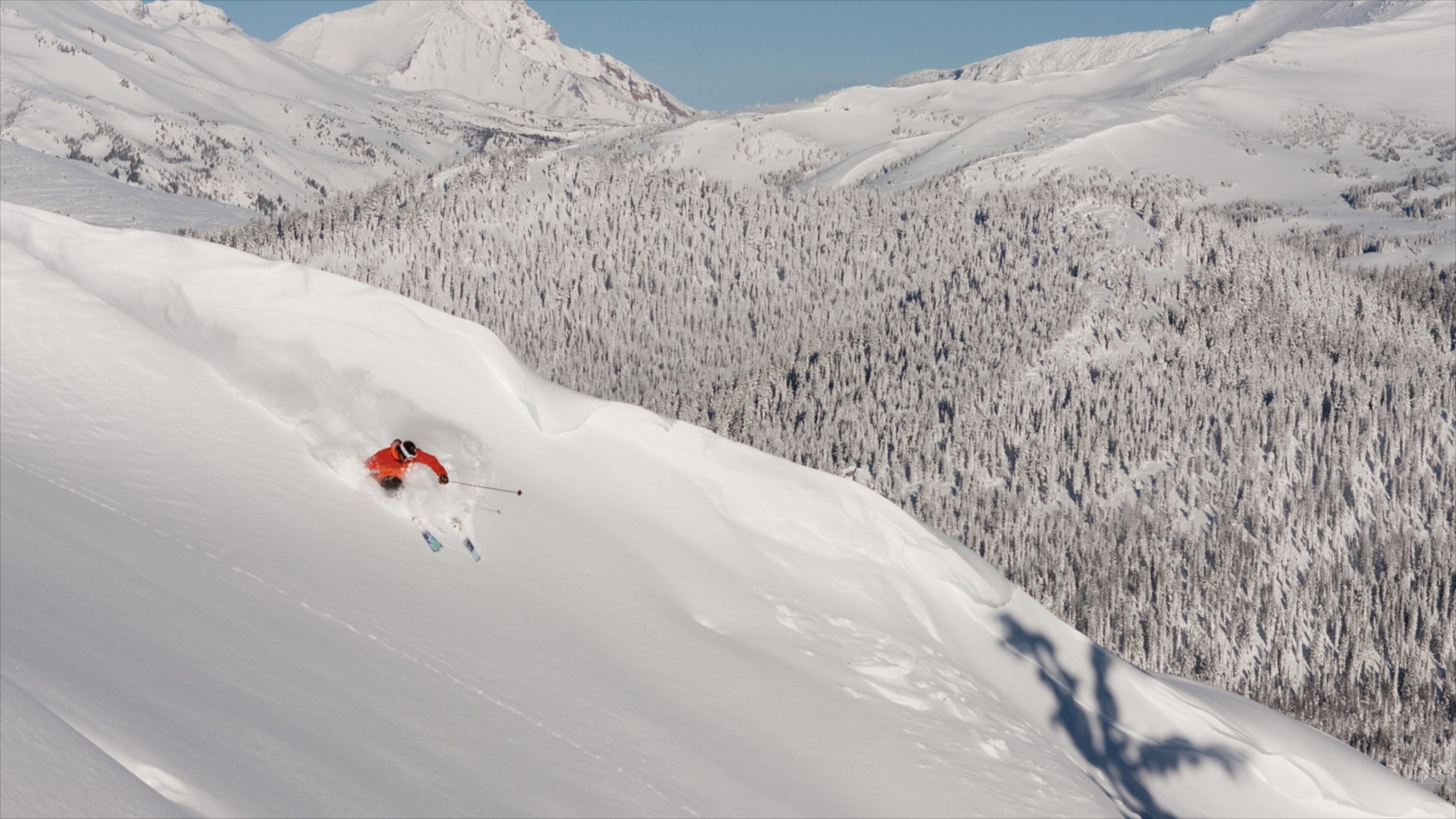 Mt. Bachelor Ski Resort which includes snow, mountains and snow skiing