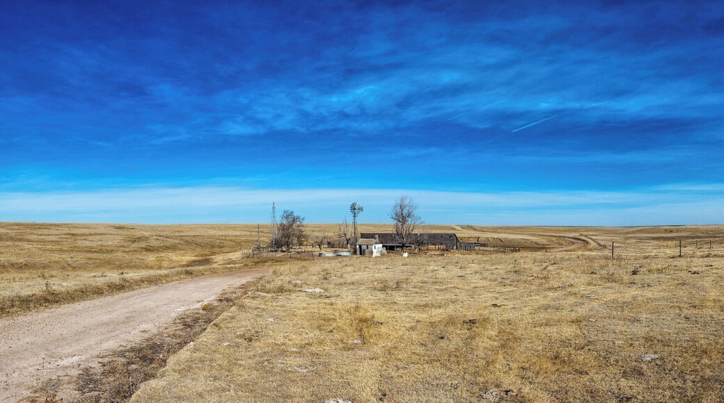 The Eastern Colorado plains are among the most sparsely populated areas in the continental United States. You can drive miles and miles without finding signs of active population. The plains, however, are beautiful and mysterious at the same time.
#OnTheRoad