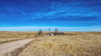 The Eastern Colorado plains are among the most sparsely populated areas in the continental United States. You can drive miles and miles without finding signs of active population. The plains, however, are beautiful and mysterious at the same time.
#OnTheRoad