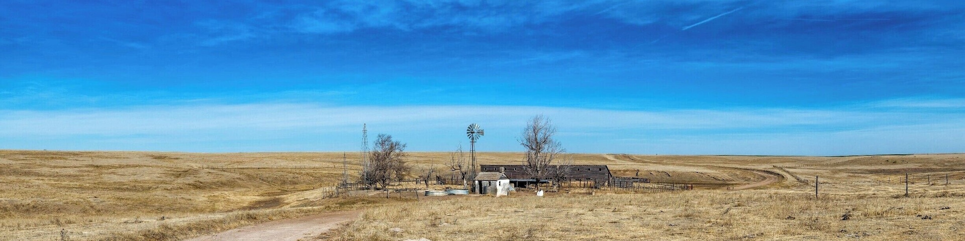 The Eastern Colorado plains are among the most sparsely populated areas in the continental United States. You can drive miles and miles without finding signs of active population. The plains, however, are beautiful and mysterious at the same time.
#OnTheRoad