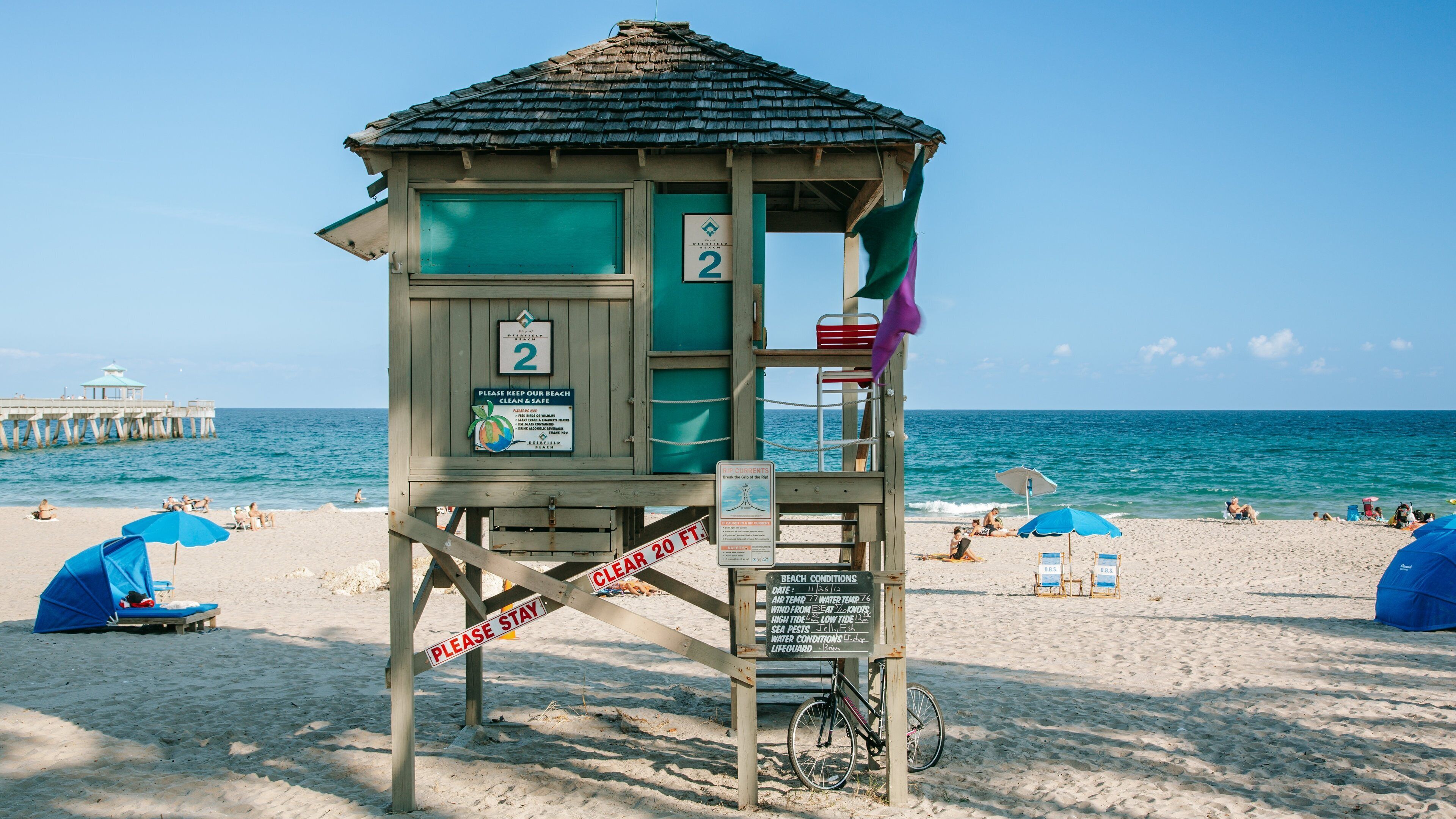 Deerfield Beach Pier which includes general coastal views and a sandy beach