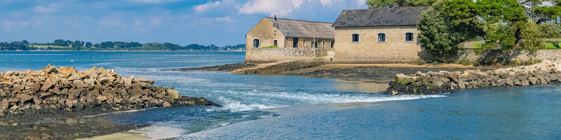 Berder island, in Brittany, in the Morbihan gulf, path covered by the sea at rising tide