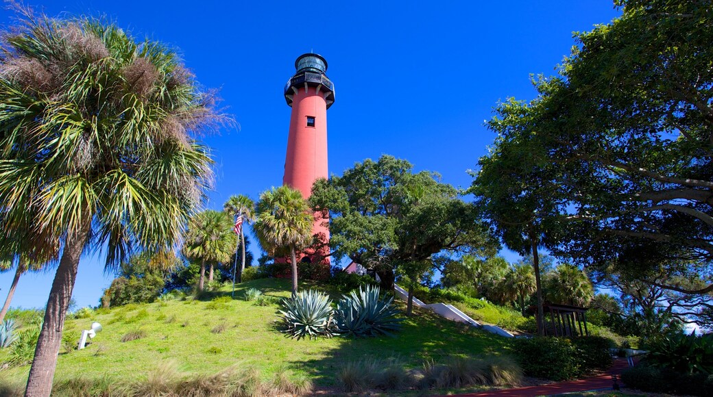 Ngọn hải đăng Jupiter Inlet cho thấy cảnh bờ biển, hải đăng và quang cảnh miền nhiệt đới