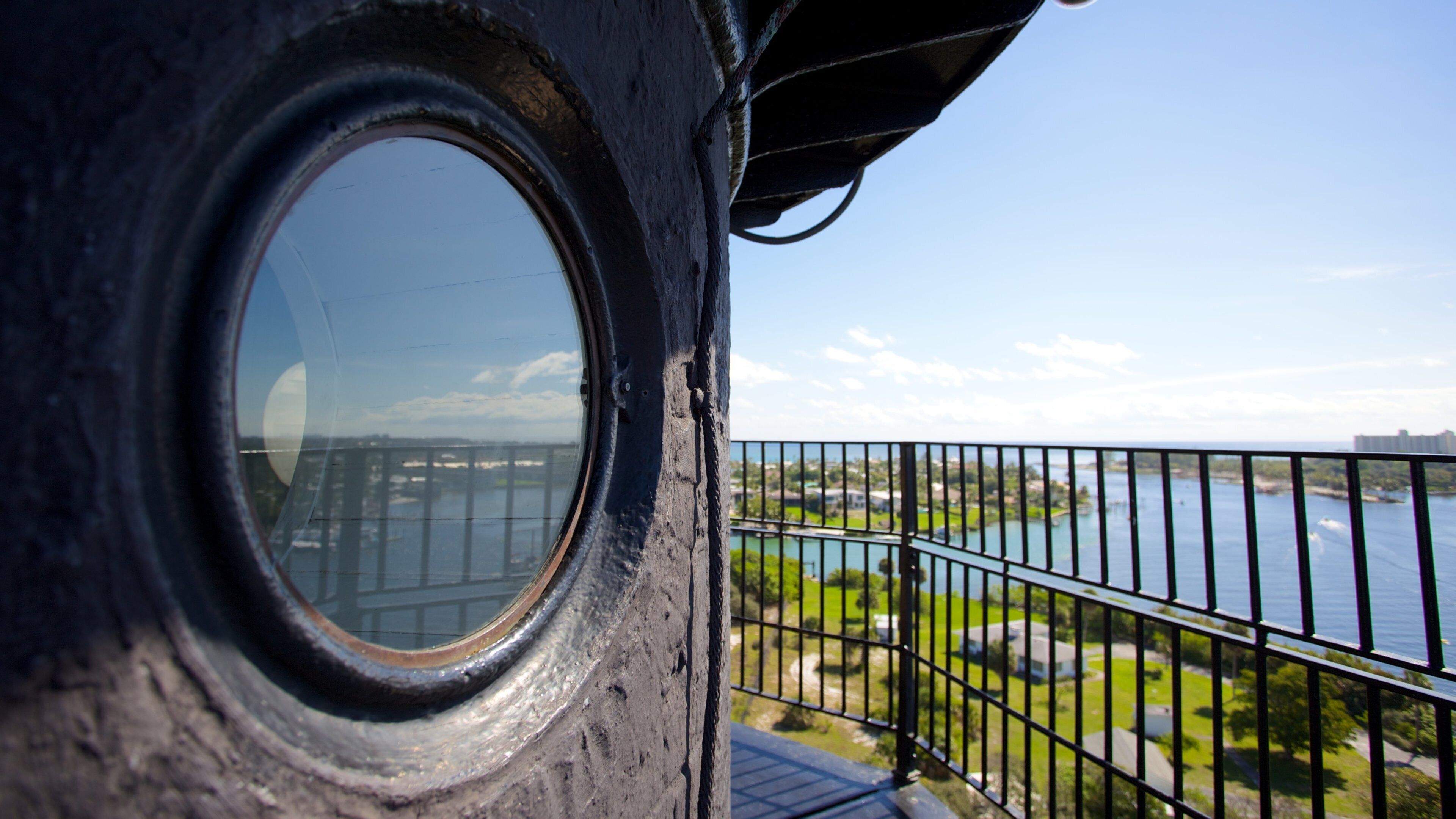 Jupiter Inlet Lighthouse showing a lighthouse, general coastal views and views