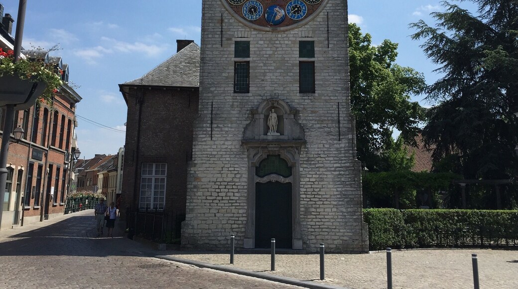 The Zimmertoren in Lier was built before 1425 - though the exact year is unknown. The clock shows way more than just the time: like the seasons, the tides, the cycli of the sun...
