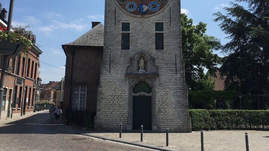 The Zimmertoren in Lier was built before 1425 - though the exact year is unknown. The clock shows way more than just the time: like the seasons, the tides, the cycli of the sun...