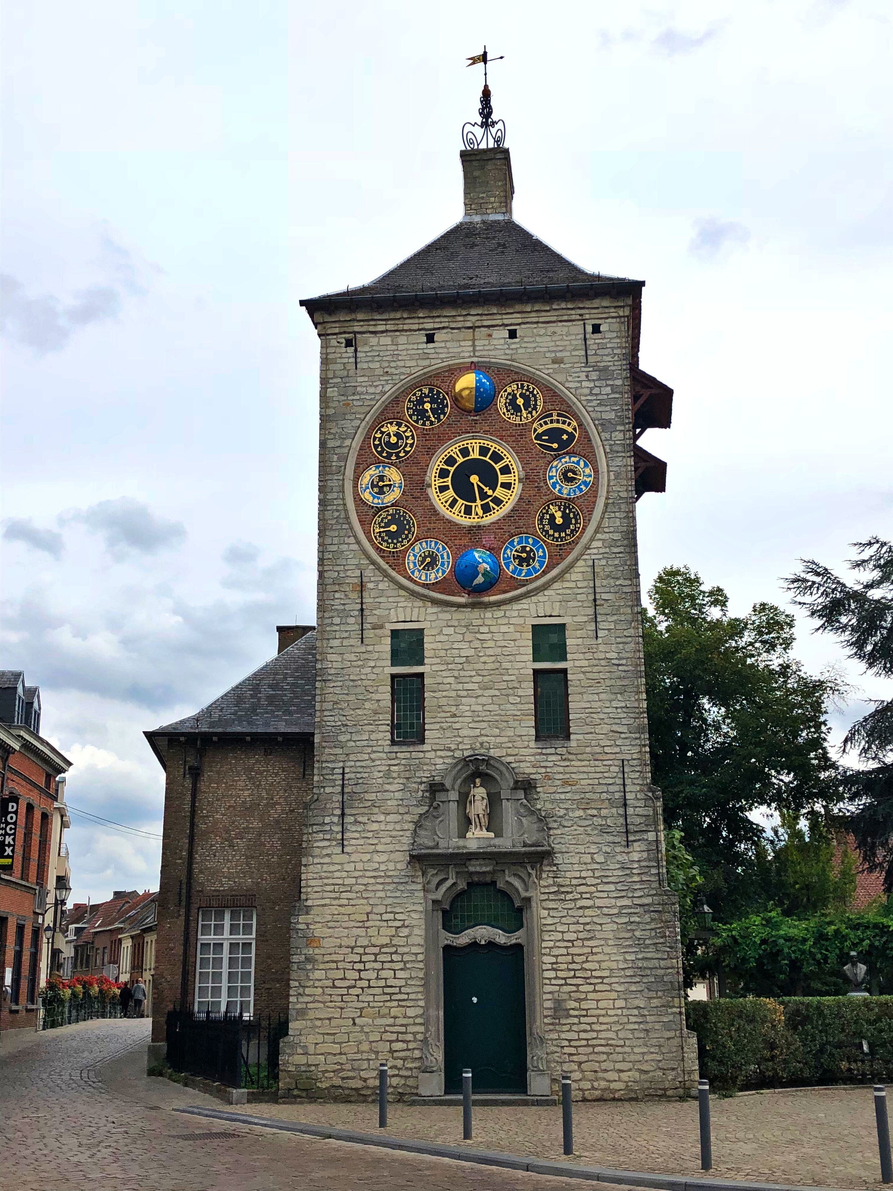 Zimmer Tower is the iconic clock of the town of Lier. The town's best-known landmark is from the 14th century and was a part of the original town wall.

Watch the side of the clock because on the hour, an animated display takes place on the facade.

So you don't feel rushed, grab a seat at Cafe Rene, across the street from the tower, and enjoy a classic Belgian beer.