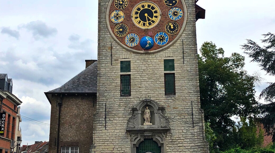 Zimmer Tower is the iconic clock of the town of Lier. The town's best-known landmark is from the 14th century and was a part of the original town wall.
Watch the side of the clock because on the hour, an animated display takes place on the facade.
So you don't feel rushed, grab a seat at Cafe Rene, across the street from the tower, and enjoy a classic Belgian beer.