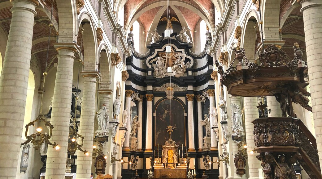 The beguinage at Lier in Belgium is full of surprises and wonderful buildings. Saint Margarita is free to enter and we were the only people exploring the church. If you love historical architecture, you must visit the beguinage's in Belgium. Construction of Saint Margarita began in 1664.