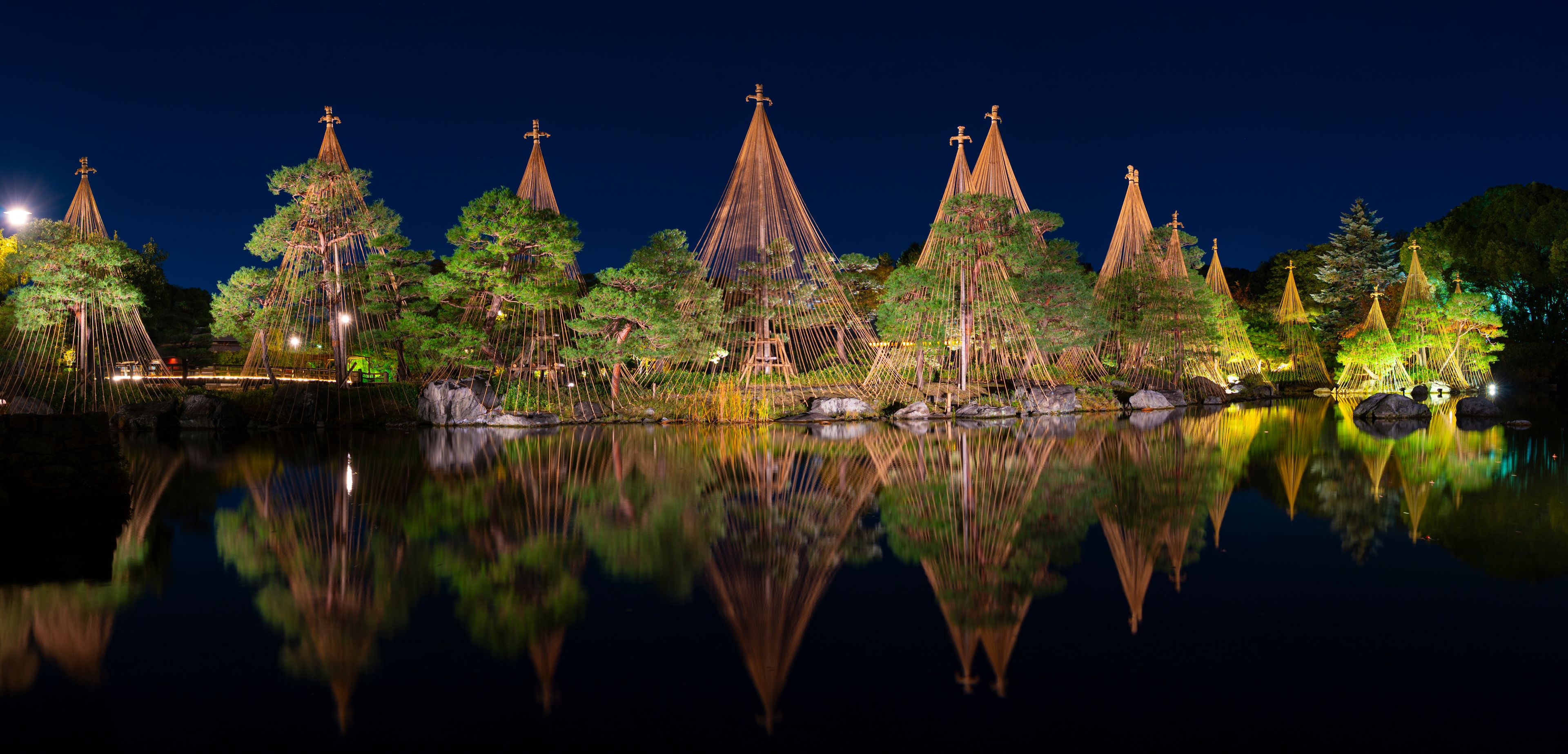 名古屋の白鳥庭園のパノラマ夜景