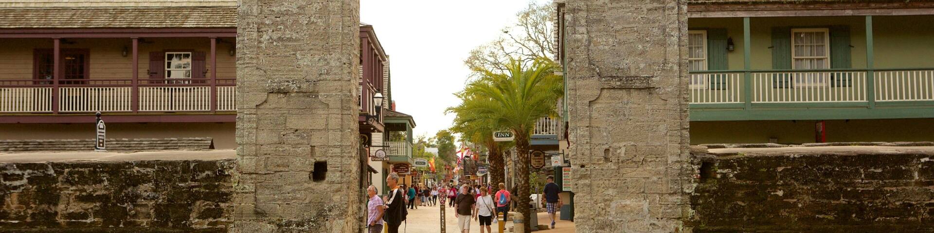 Old City Gates welches beinhaltet Geschichtliches
