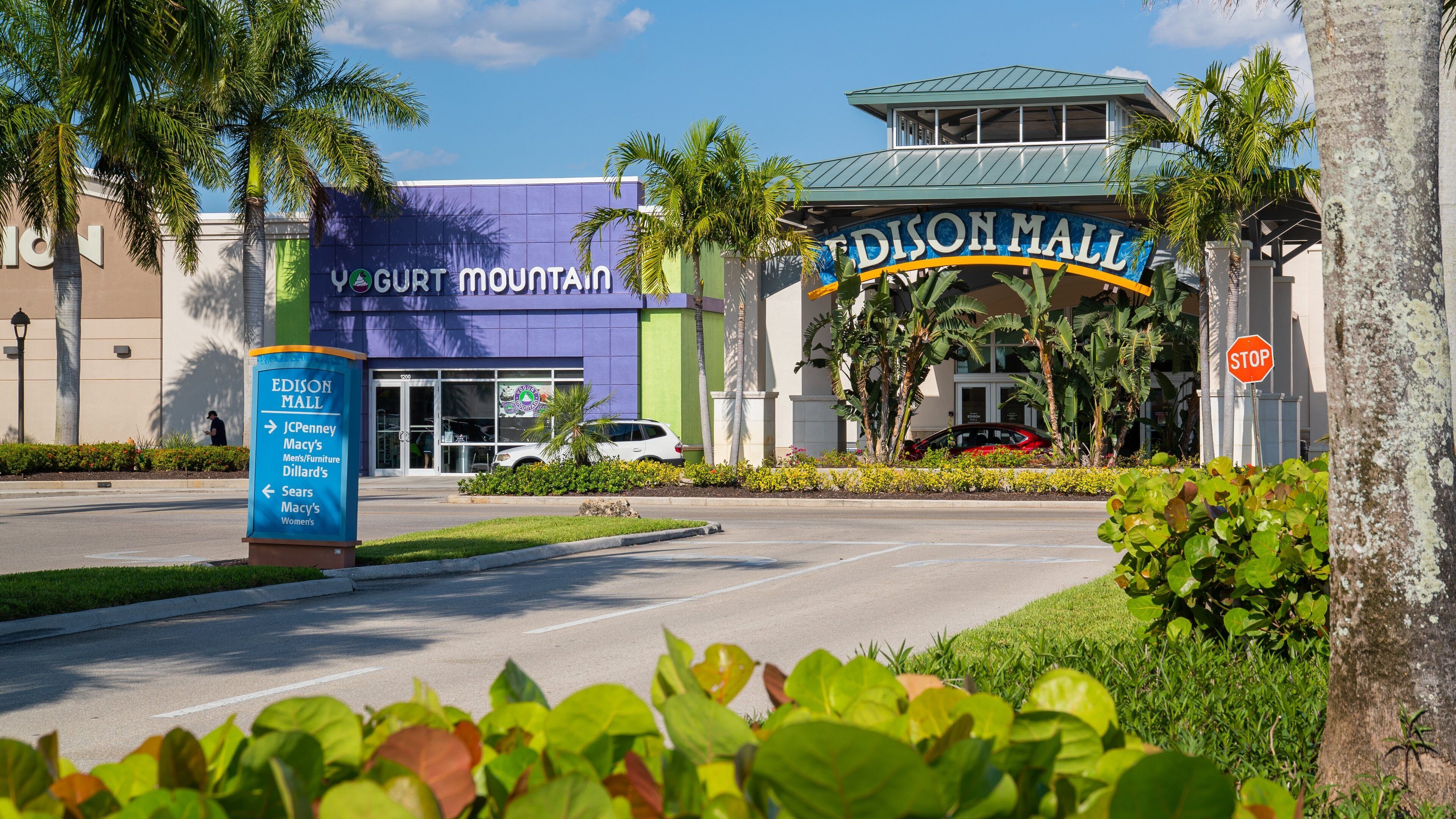 Edison Mall showing signage