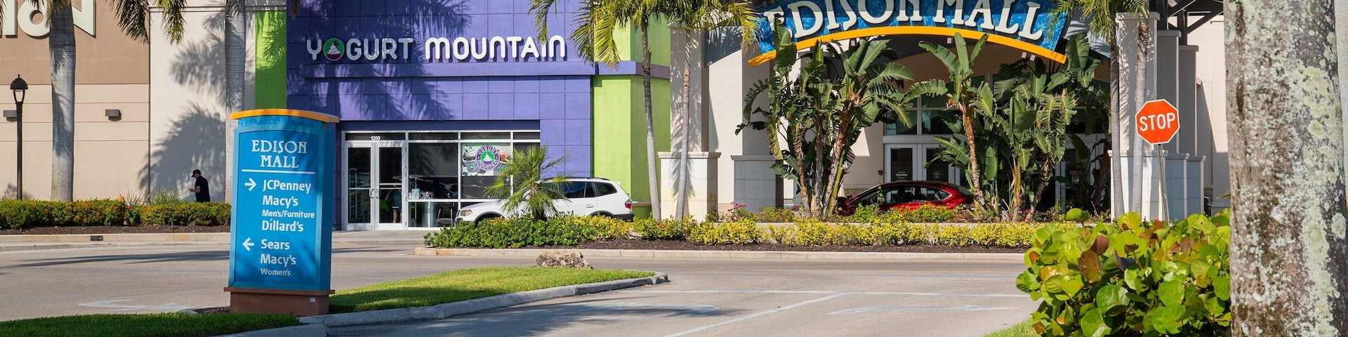 Edison Mall showing signage