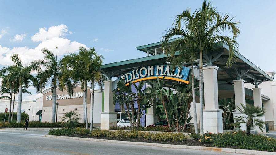Edison Mall featuring signage