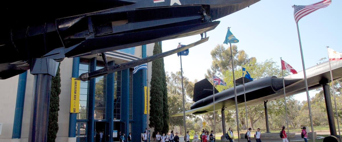 Museo del Aire y del Espacio de San Diego que incluye aeronave