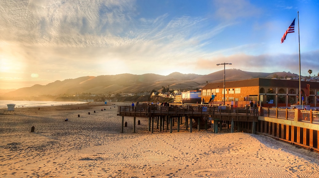 sun setting on Pismo beach pier