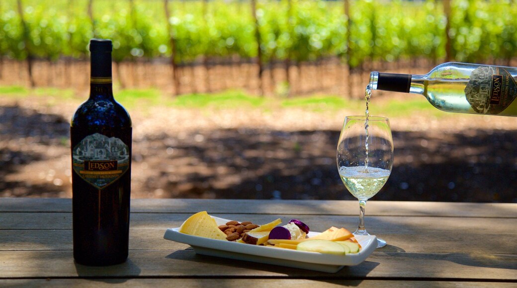 Ledson Winery and Vineyards showing drinks or beverages and food