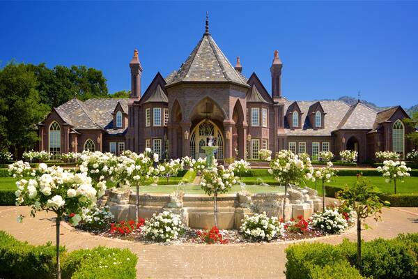 Ledson Winery and Vineyards which includes flowers, a house and a garden