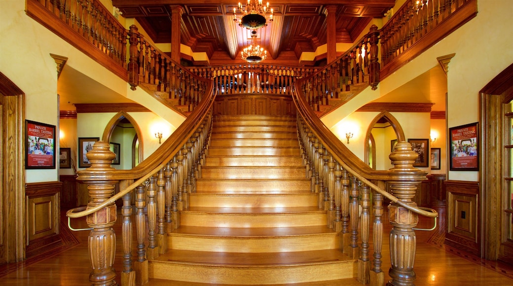 Ledson Winery and Vineyards qui includes patrimoine historique et vues intérieures