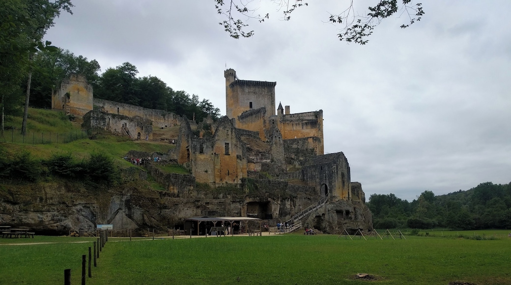 This building is indexed in the Base Mérimée, a database of architectural heritage maintained by the French Ministry of Culture, under the reference PA00082535 .