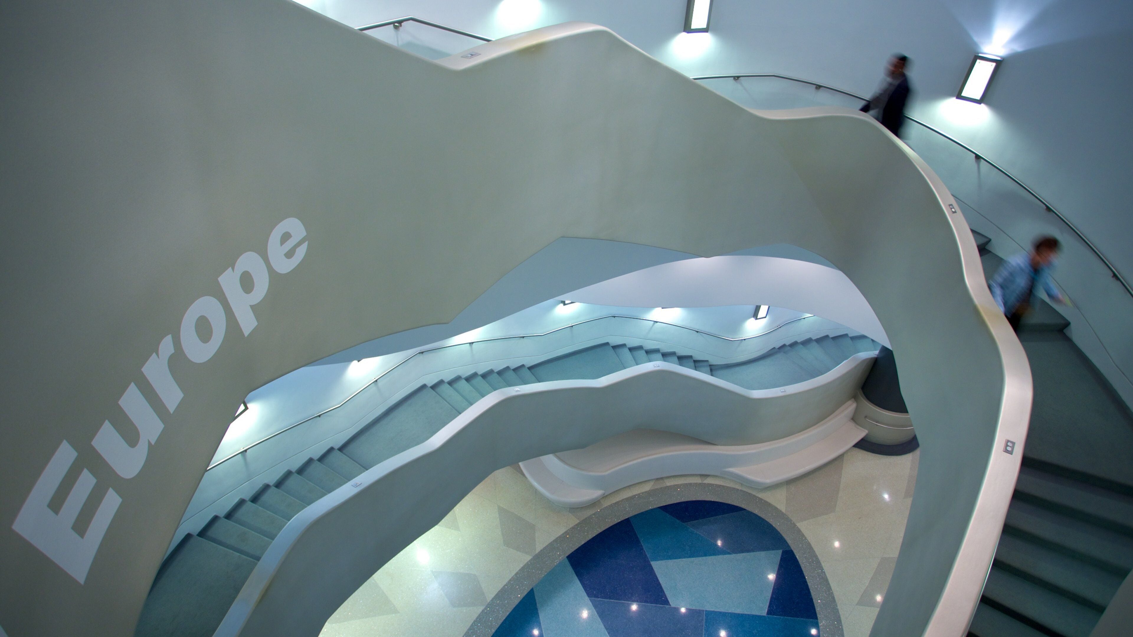 Norton Museum of Art que incluye vistas interiores