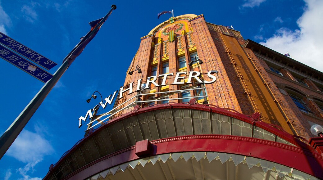 Brisbane som omfatter en by og skiltning