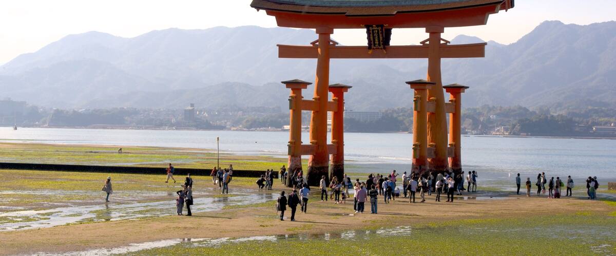 Hiroshima which includes heritage elements and a lake or waterhole as well as a large group of people