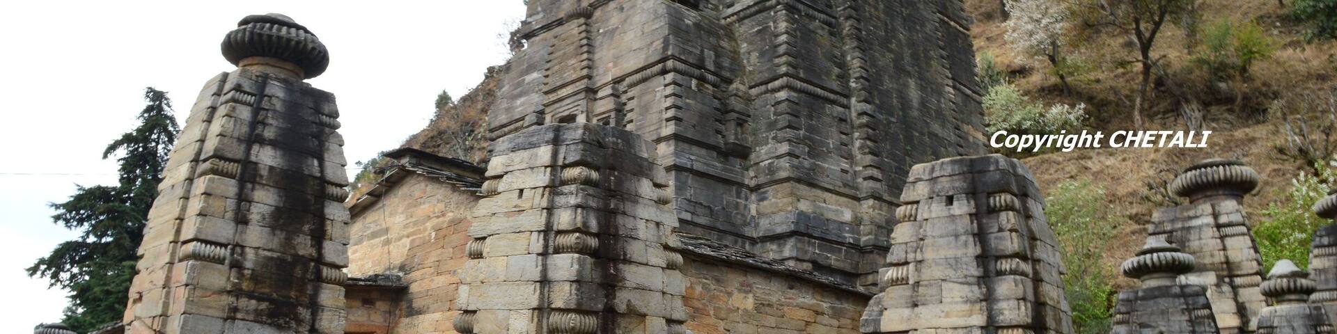 One resides at Odisha, the "Konark Sun Temple" and the other at haughty mountains of Almora distt., in a small village known as "Katarmal Sun Temple".
The former "The most Renowned", while the later "The Hidden Gem" of Kumaon region.
#katarmalsuntemple#oldesttemple#travelbazzinga#trover