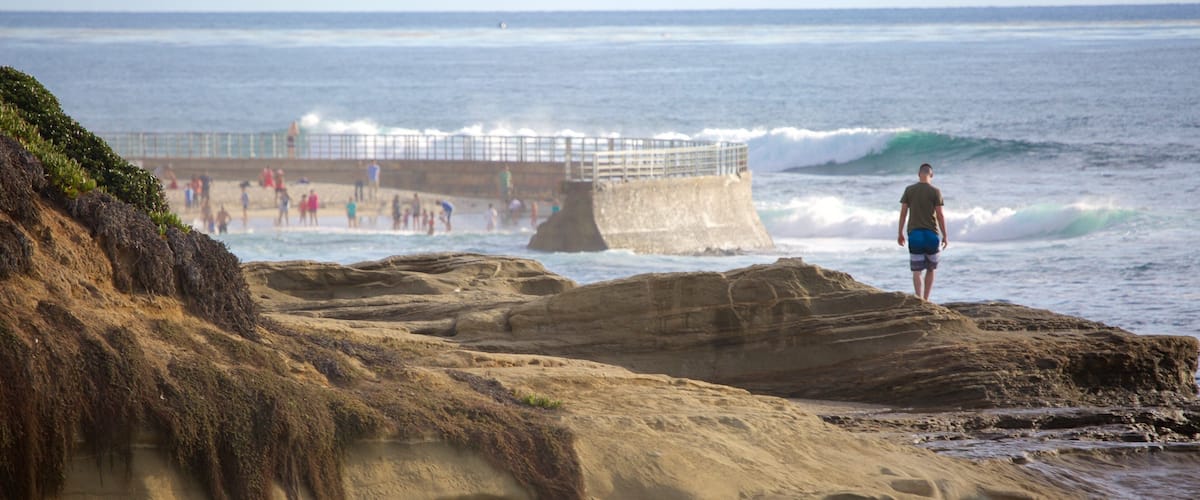 La Jolla Cove featuring rocky coastline