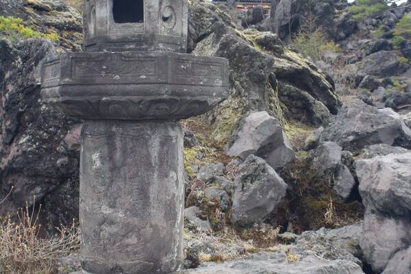 Great shots to be had as you wind through the magma park to the temple at the top.