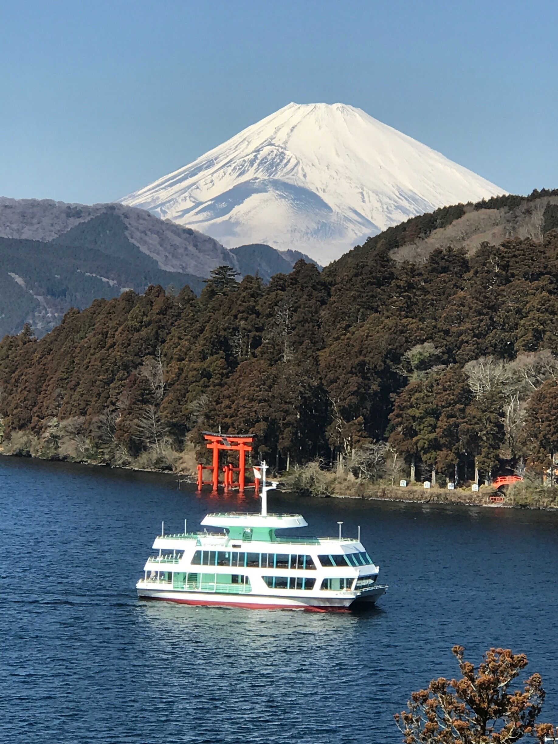 A magnificent view of Mount Fuji and the ferry which ply along the lake.

Inside the museum there is a cafe where u can sit and enjoy your favorite beverage & just watch the boats goes by whole day long!

I must say this is probably one of the few times Mount Fuji appears so near and in plain sight!