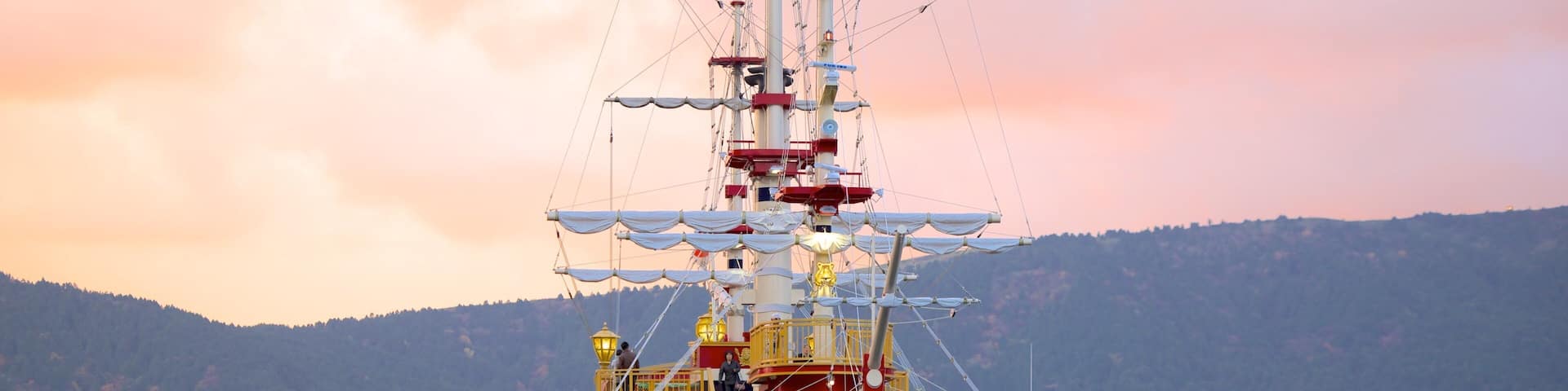 Lake Ashi which includes sailing, a lake or waterhole and a sunset