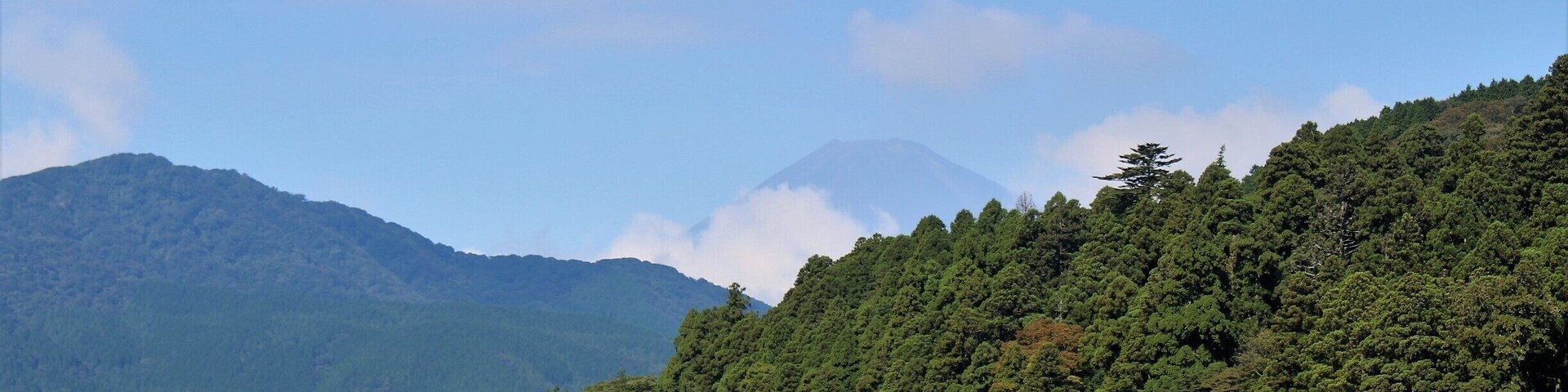 Captured on Hakone-machi (pirate ship) on Lake Ashi. In the distance you can Mt. Fuji and on the shore of the lake is Hakone Shrine, both emblematic of Japan. #lifeatexpedia