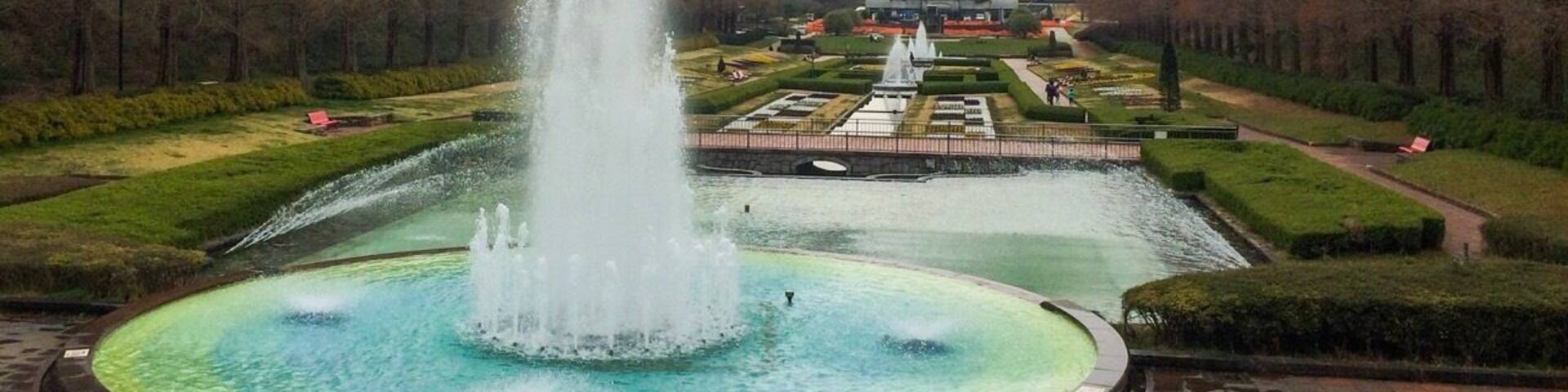 A beautiful park in Sagamihara with a lot to explore. There is a free zoo, large multiple playgrounds with a zip line, gorgeous fountains and flower gardens, play fields, and a tall tower for a view of the entire Sagami area.
#StunningStructures #Sagamihara #Japan #fountain