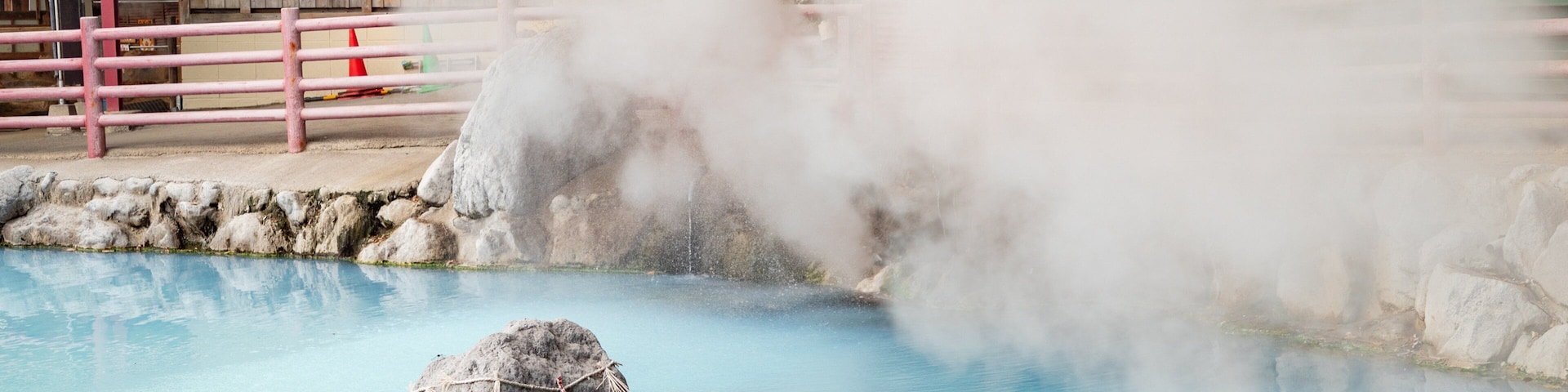 Oita showing mist or fog, a pond and a hot spring