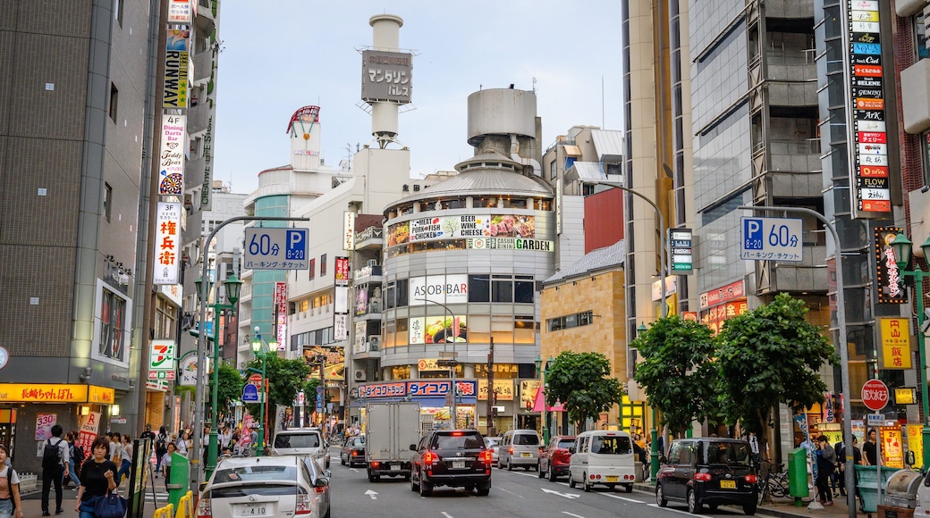 Kobe showing a city and street scenes
