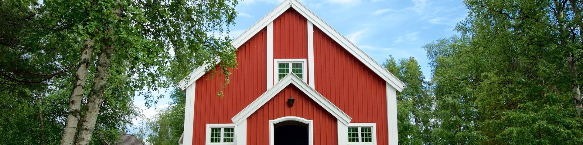 Kiruna caracterizando uma igreja ou catedral, arquitetura de patrimônio e elementos religiosos