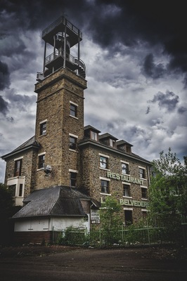 Abandoned Hotel in Nadrin in The Ardennes. This hotel is closed in 2014. Now the natures takes it over.
#urbex
#abandoned
#decay
#ardennes