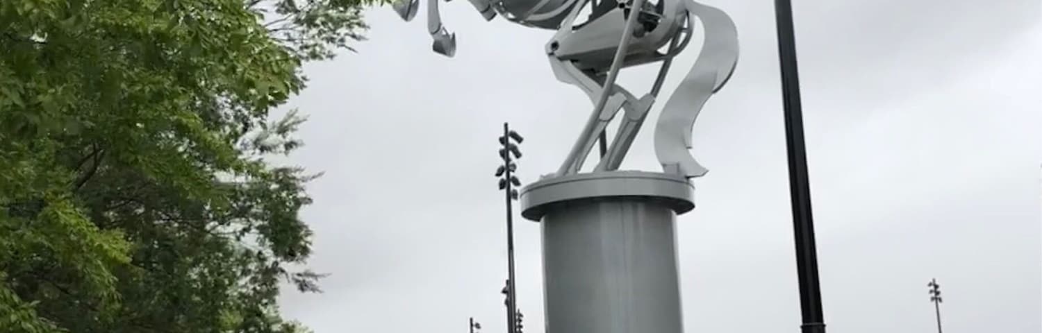 Melton City Harness Racing Clock Tower.
There is also a Harness Racing complex on the outskirts where you can get together with friends and have a meal and drink.