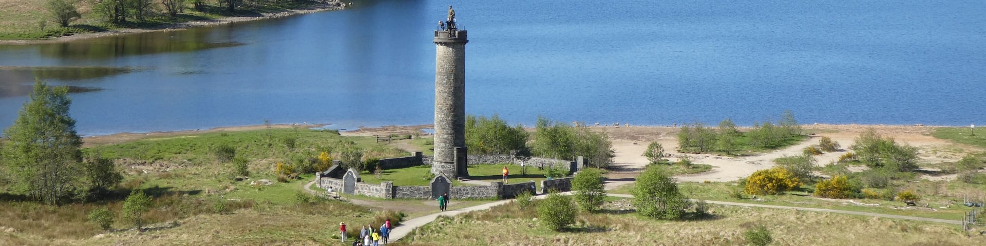 Looking out to Loch Shiel from the Glenfinnan visitor centre with Glenfinnan monument in the foreground. Such a beautiful view😊🏴