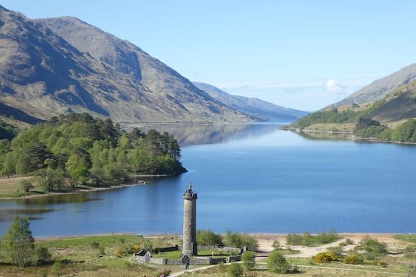 Looking out to Loch Shiel from the Glenfinnan visitor centre with Glenfinnan monument in the foreground. Such a beautiful view😊🏴