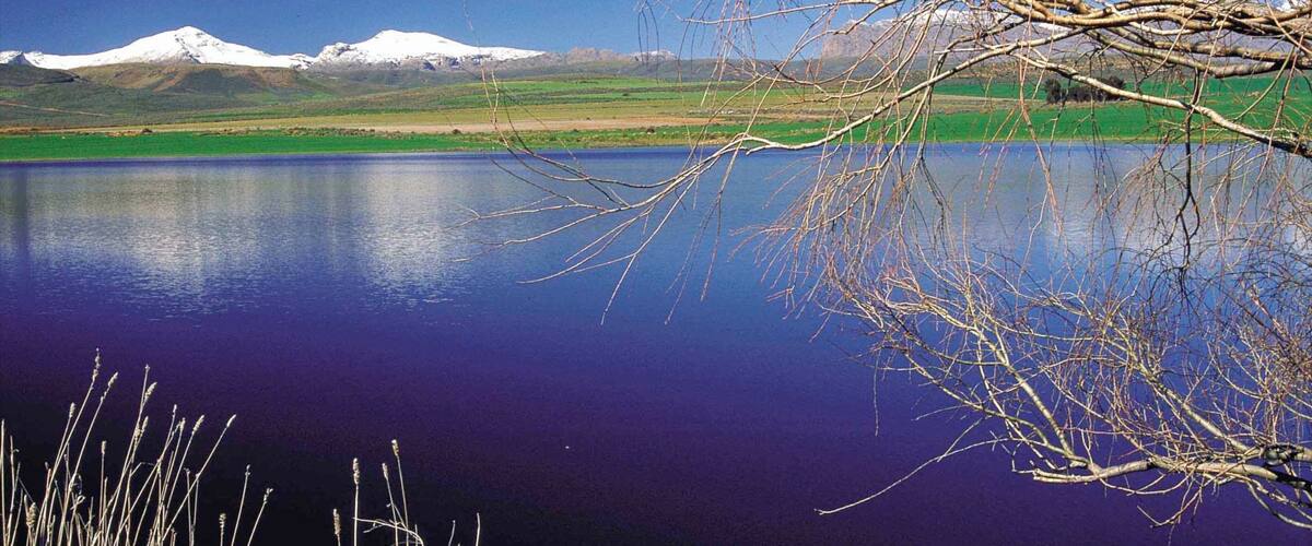 Ceres showing landscape views, mountains and a lake or waterhole