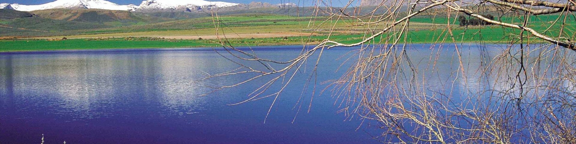 Ceres showing landscape views, mountains and a lake or waterhole