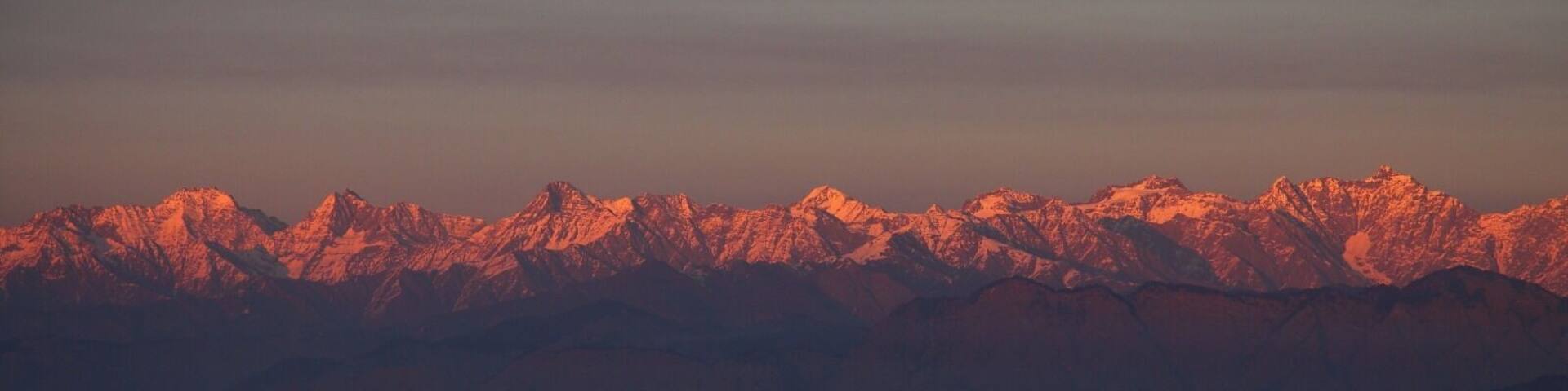 Mesmerised by the early morning surprise. Staring at the colors. #bruisedpassports #vacay #sunrise