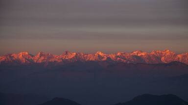 Mesmerised by the early morning surprise. Staring at the colors. #bruisedpassports #vacay #sunrise