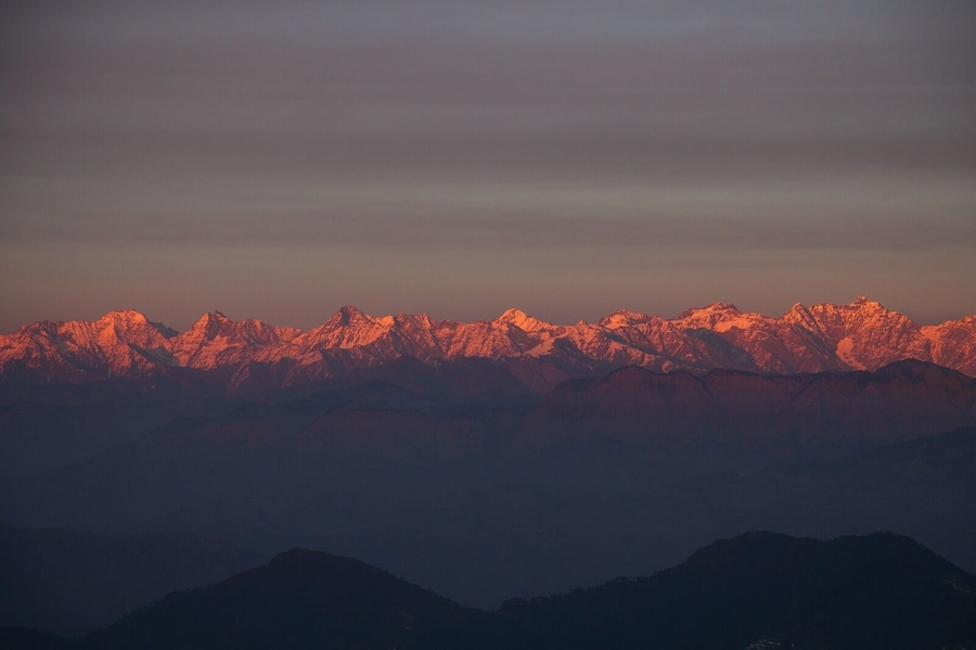 Mesmerised by the early morning surprise. Staring at the colors. #bruisedpassports #vacay #sunrise