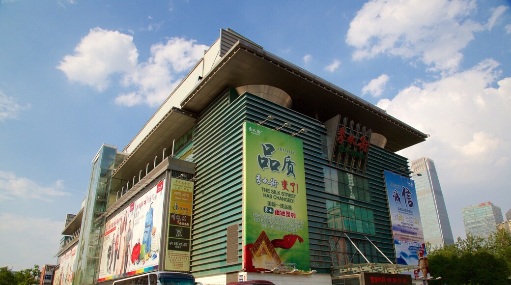 Silk Street Market which includes signage