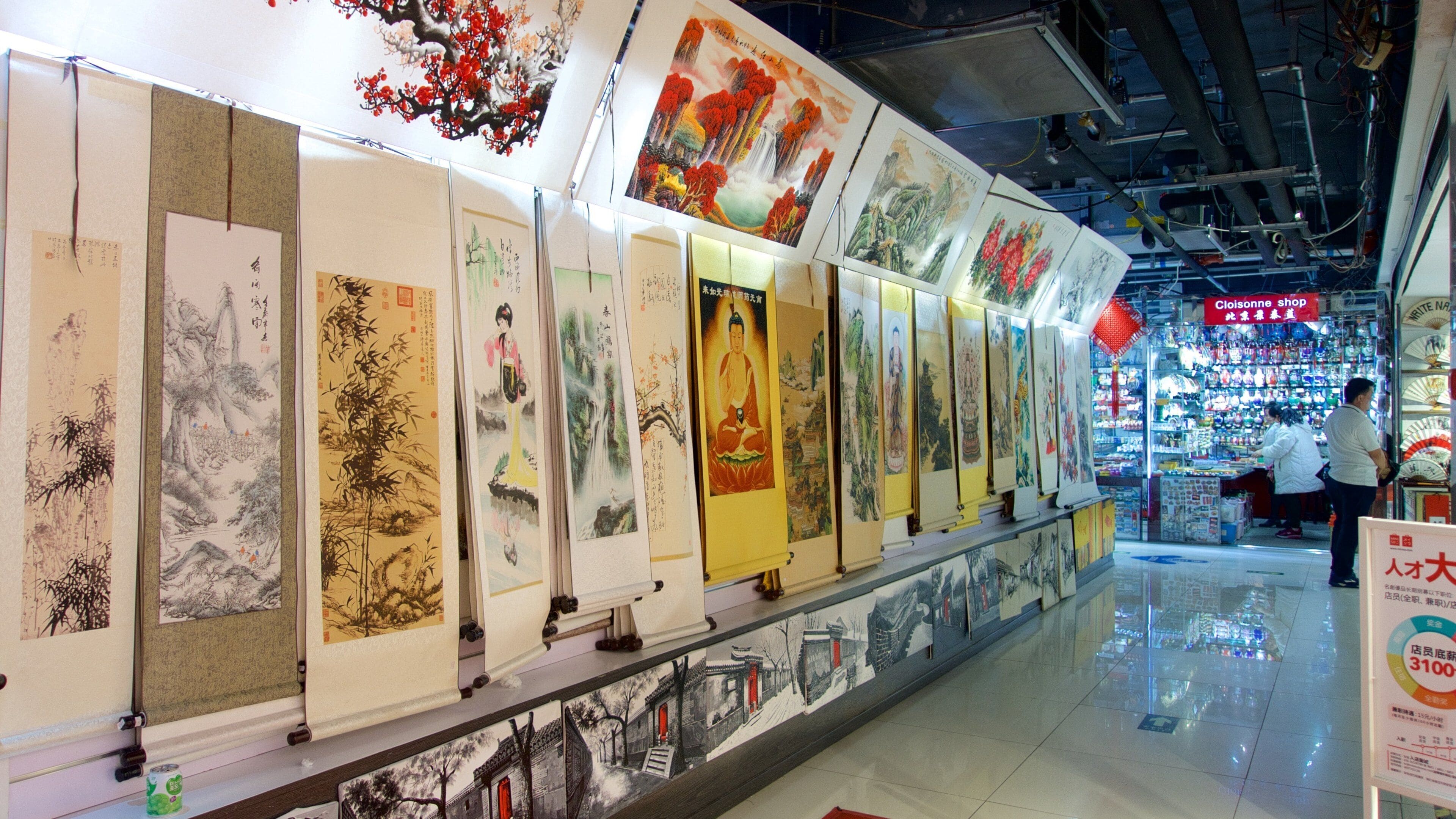 Silk Street Market featuring art, interior views and shopping