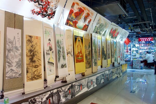 Silk Street Market featuring art, interior views and shopping