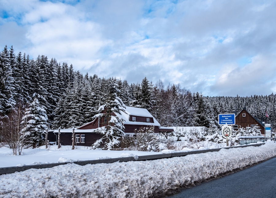 das winterliche Dorf Morgenröthe-Rautenkranz im Vogtland Sachsen